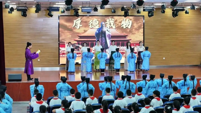 我區舉行2025年秋季“敬師禮” 厚植文化育人根基